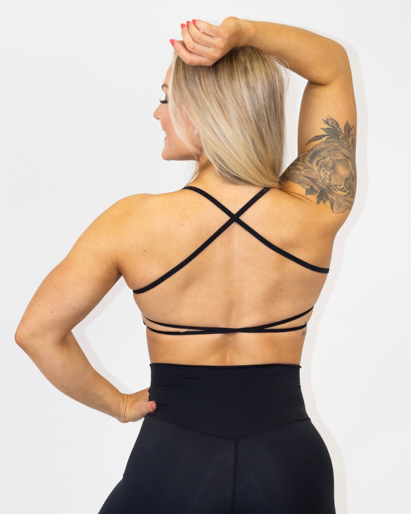 Solid strappy sport top, black
